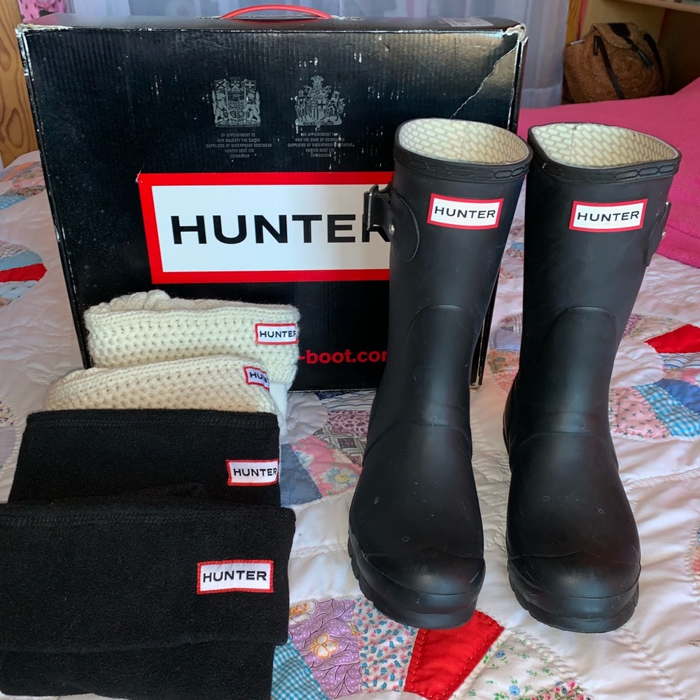 Hunter Short Rain Boots Matte Black w/ Socks